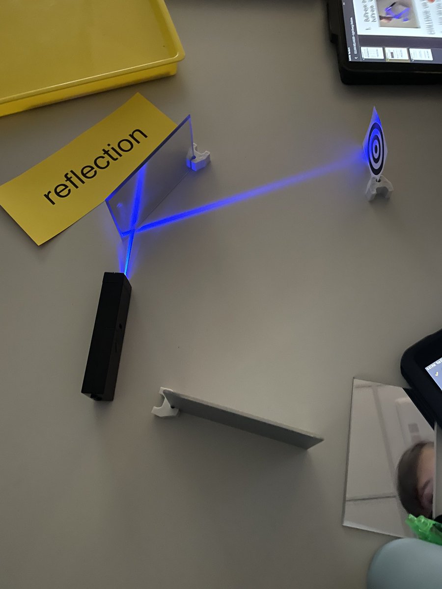 LISDScience's tweet photo. 5th grade students @HicksElementary investigating reflection and refraction, recording evidence with their iPad and embedding it into their digital notebook.@DigitalLISD https://t.co/ezyAWf4T82