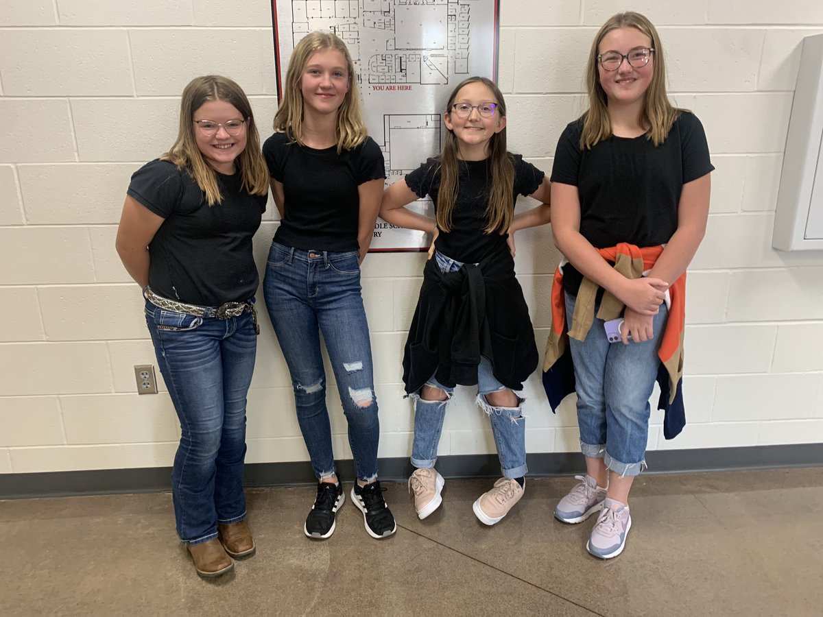 Twin Day at PCMS. 2022 HoCo Spirit Week!