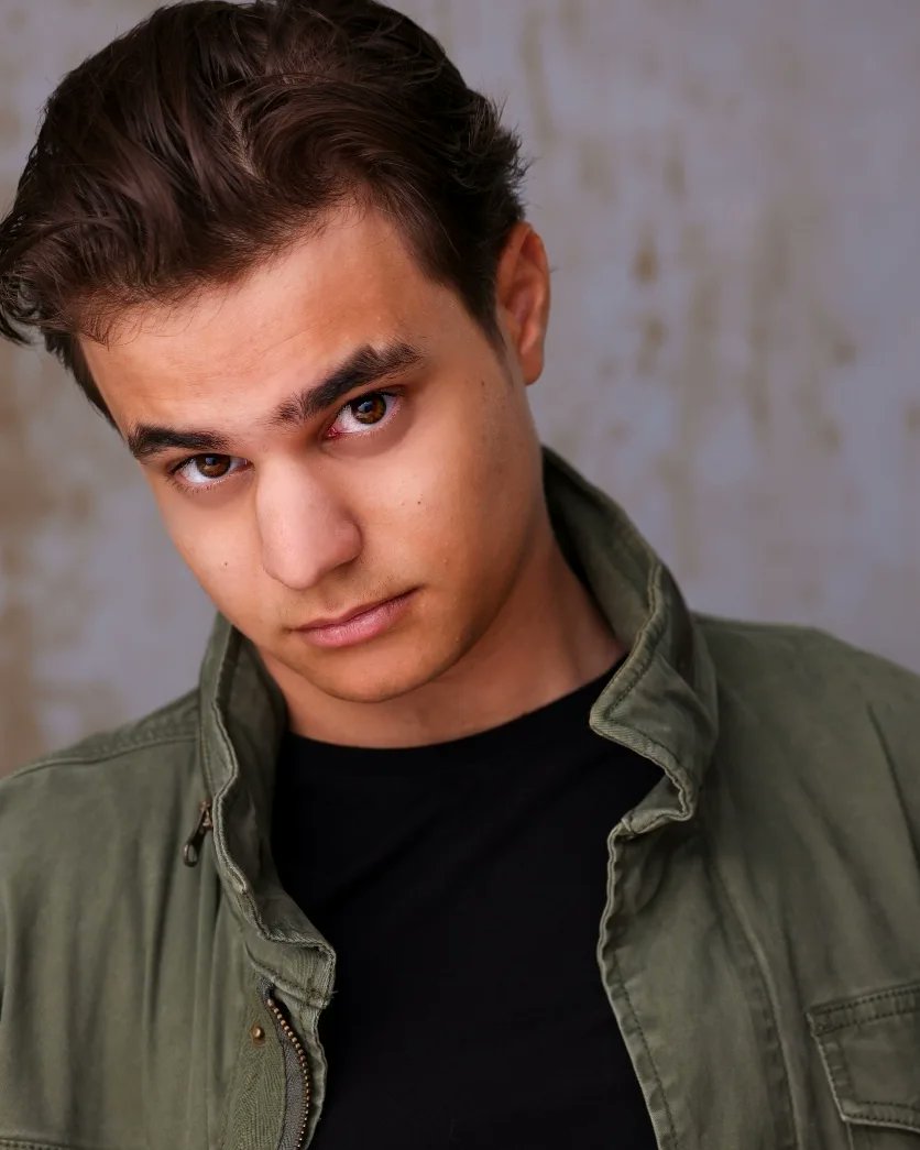 angelodylen's tweet photo. "Me? Work? Can you imagine that? " #actorsProblems https://t.co/pih4o3NRSx
