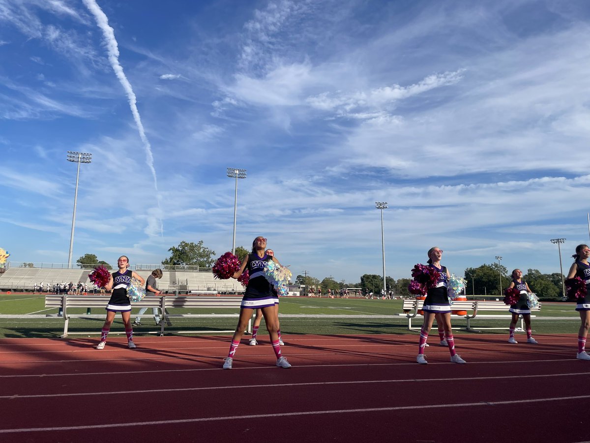 CoachThiel's tweet photo. In October, we wear pink every day! #witnessgreatness #cheerforacure @LLMSLynx @WillisSchools https://t.co/fc3ZZWX1zt