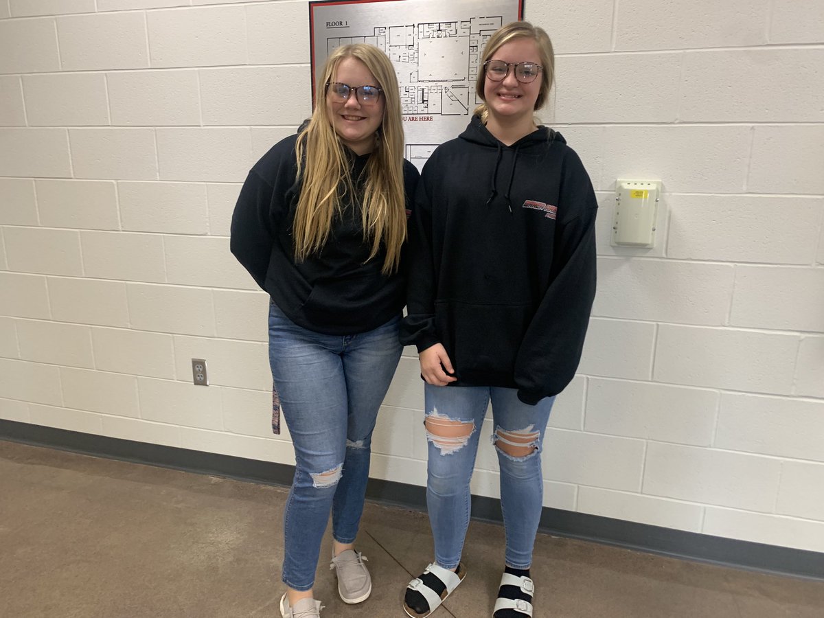 Twin Day at PCMS. 2022 HoCo Spirit Week!