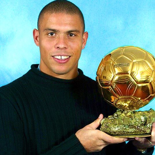 curiosidadesdb's tweet photo. CURIOSIDADES DA BOLA📊🌍

🇳🇴Erling Haaland aos 22 anos: 173 gols como jogador profissional.

🇧🇷RONALDO aos 21 anos: 191 gols, ganhou Copa e 2x melhor do mundo

RESPEITEM O MAIOR 9 DA HISTÓRIA https://t.co/d3FevbX9KW