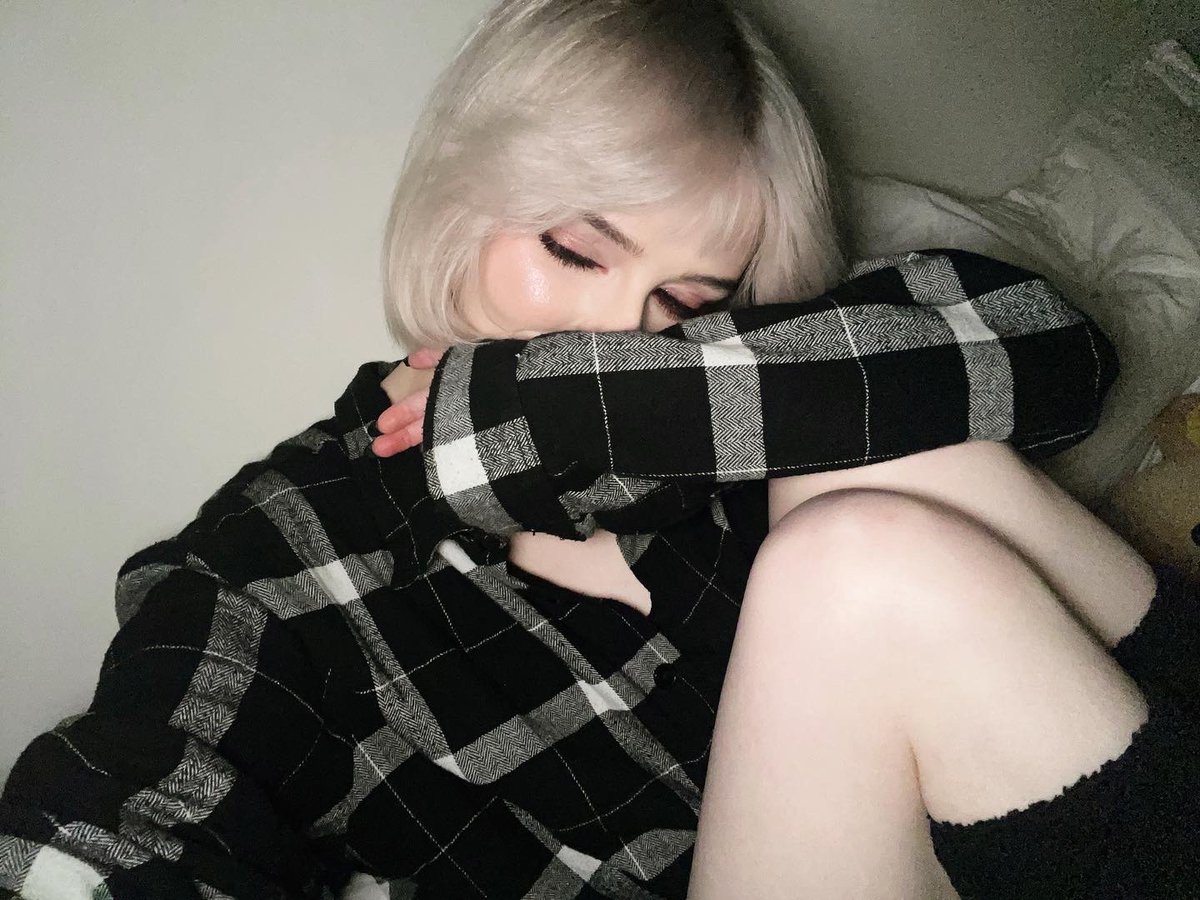 FAUXRE 🔖🍓🍀 on Twitter: "🖤🖤🖤"