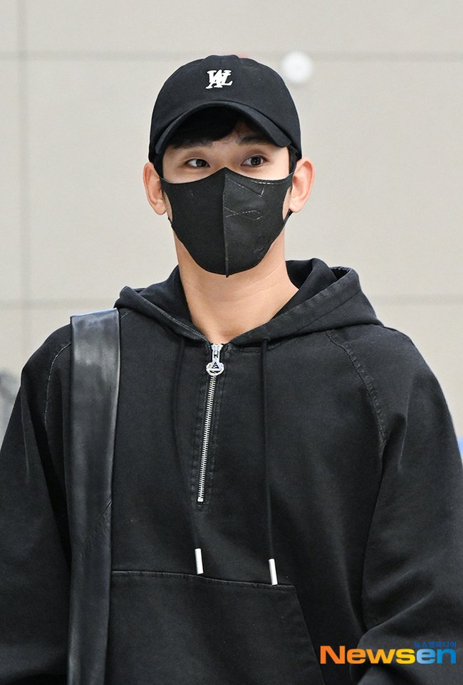 Kimsoohyun_TH's tweet photo. [221005] คิมซูฮยอนถึงสนามบินเกาหลี หลังเดินทางกลับจากไทย 
/คิดถึงแล้วเนอะคะ พวกเรารอเก่งแต่ขอรอไม่นานนะคะ 😆😅

KimSooHyun arrived safe and sound~
Take care and wish to see you again (very) soon 🥰😊
#คิมซูฮยอน #KimSooHyun 
#KimSooHyunInThailand https://t.co/p6QvWfvoAy