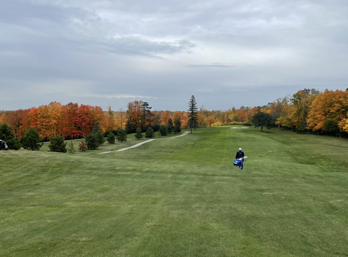 mflo2's tweet photo. 🍁 szn at RCC! 👌 https://t.co/ADMs7pEo6P