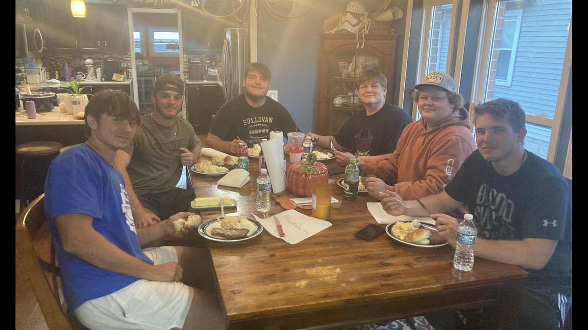 Coach_Caton's tweet photo. Another Great Day of coming Together as One!
Followed by a steak dinner together with our QB and O Line. #FAMILY-STRONG https://t.co/YoSAXPopKK