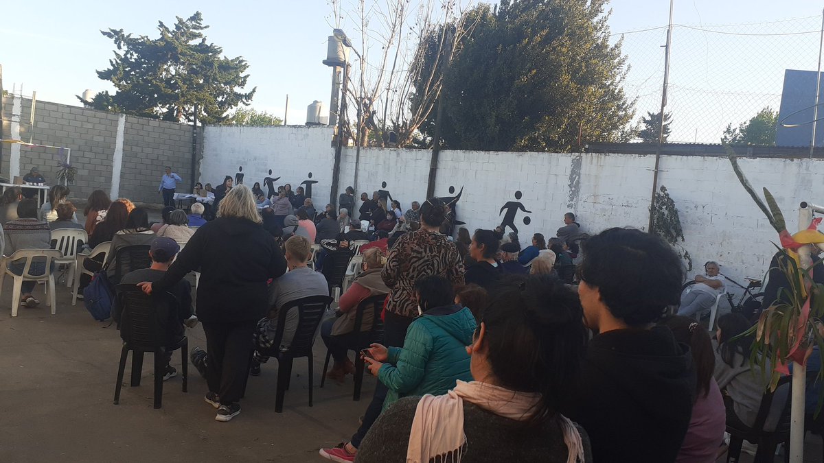 gabrielpablo76's tweet photo. Esta tarde junto a @yamarab23 (presupuesto participativo).
Se entregaron alarmas vecinales en el barrio Rosa Mística. 
@jaimemendezh 
@NigroFrancisco https://t.co/kpwfBuMB2m