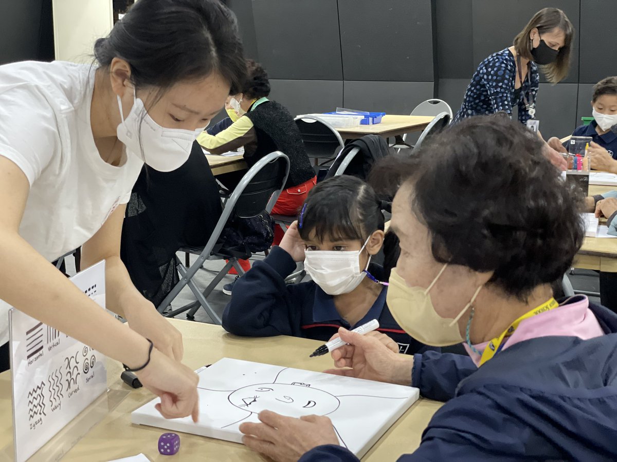SFBritishSchool's tweet photo. Thanks to our #seoulforeignbritishschool Art teachers. Collaboration with a local welfare centre to share an @The_IPC exit point art piece with Yr1 and Yr2 children. Connecting our community. @SFS1912 @FOBISIA1 @FW_Education https://t.co/pV8lJjTby7