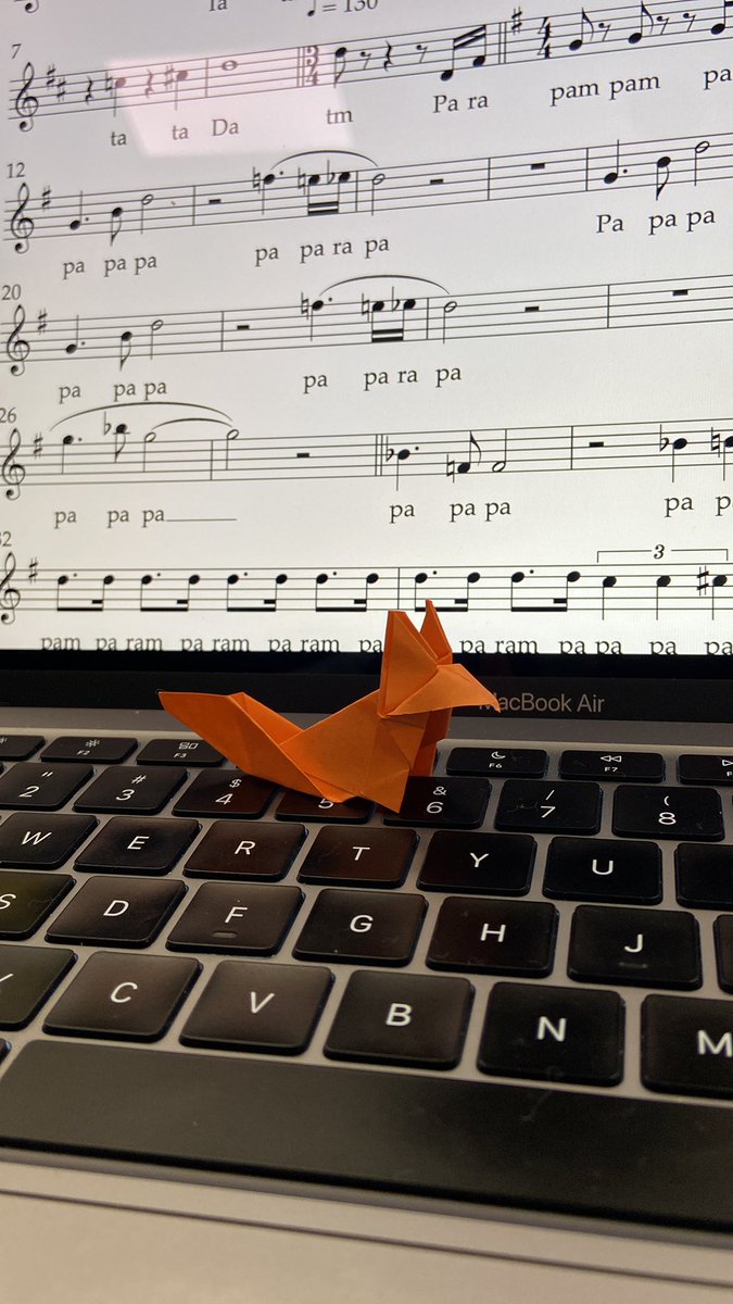 viiades's tweet photo. Ari me hizo un zorrito de origami :) https://t.co/E6fYLU2TBR