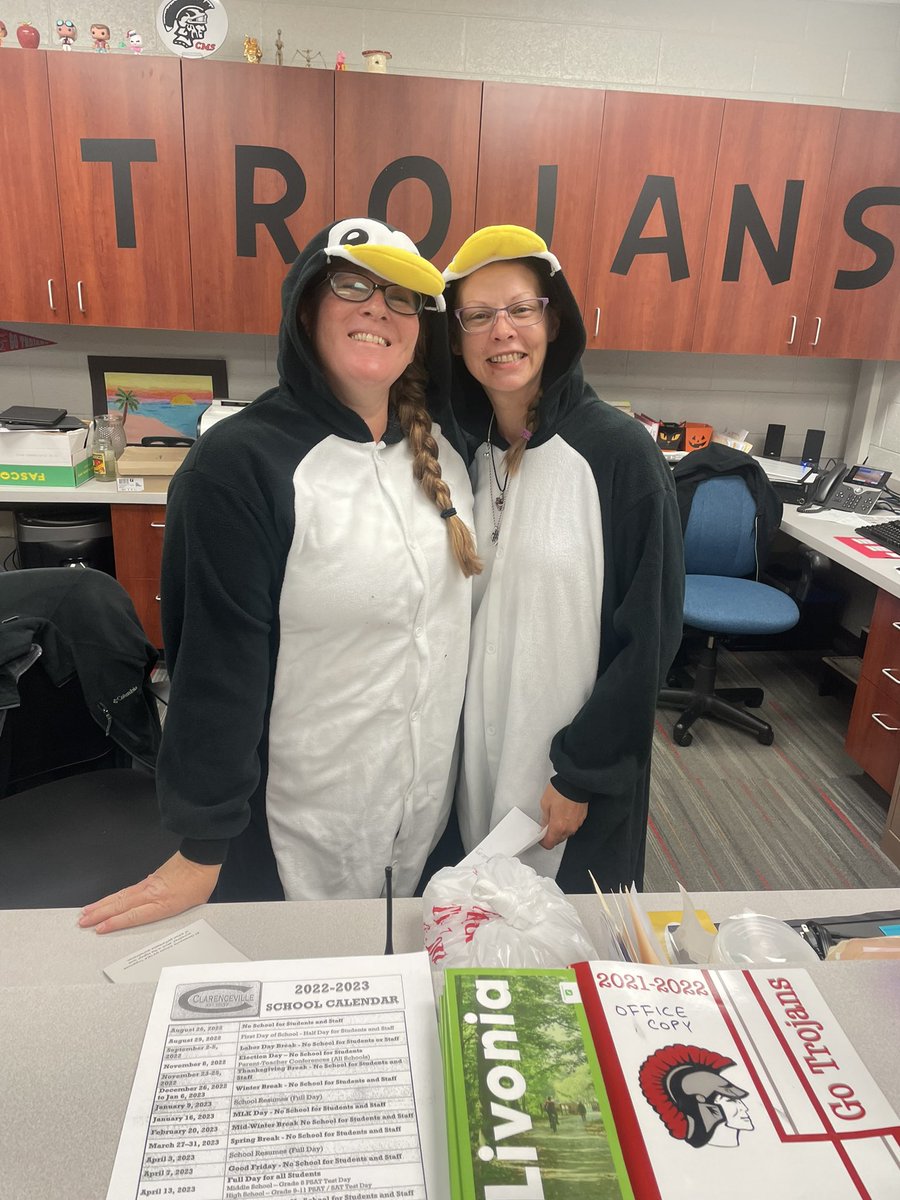 CVille_AP's tweet photo. Twin Tuesday at CMS! #cmstrojanpride #csd_allmeansall https://t.co/sZyDw4CUj9