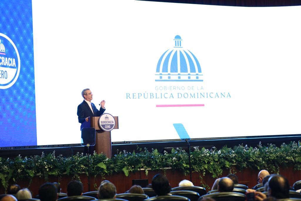 Con el Programa Gobierno Eficiente, #BurocraciaCero, materializamos una promesa que les hice de atacar la burocracia para superar las numerosas trabas que afectan el desarrollo de los ciudadanos, así como la productividad de las empresas en el país.
#EstoEsCambio