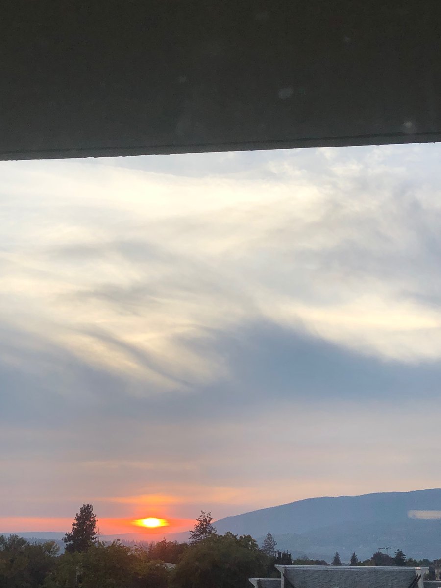 KristiMJS's tweet image. Enjoying the Kelowna sunset!