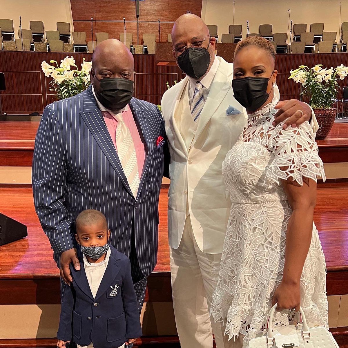 TCWWHouston's tweet image. This Sunday we will celebrate Pas for his 35th Pastoral Anniversary! Post your favorite pic with Pas &amp;amp; tag @TCWWHouston &amp;amp; #Pas35 #WeLovePas. Bring your excitement &amp;amp; get ready to celebrate!

10a | Bingle
9a &amp;amp; 11a | Eldridge
8a &amp;amp; 10a | Queenston
#Celebrating35Years #iAmTCWW