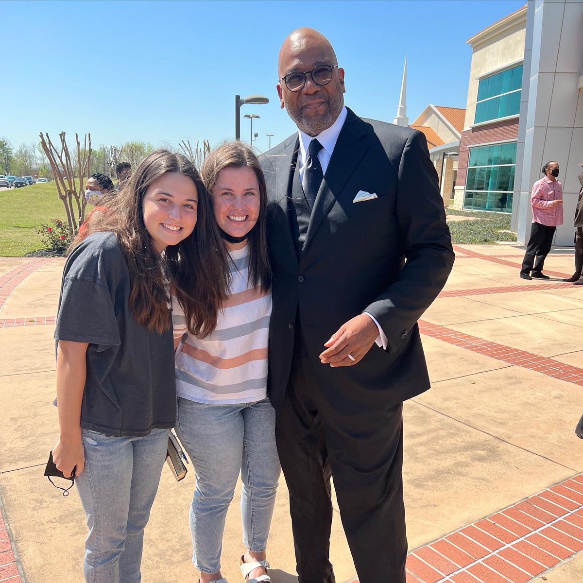 TCWWHouston's tweet image. This Sunday we will celebrate Pas for his 35th Pastoral Anniversary! Post your favorite pic with Pas &amp;amp; tag @TCWWHouston &amp;amp; #Pas35 #WeLovePas. Bring your excitement &amp;amp; get ready to celebrate!

10a | Bingle
9a &amp;amp; 11a | Eldridge
8a &amp;amp; 10a | Queenston
#Celebrating35Years #iAmTCWW