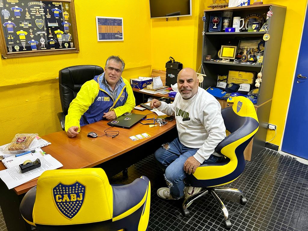 CarlosColomboOk's tweet image. 🙌 Tuve el honor de recibir al Chicho Serna, uno de los mejores 5 de nuestra gran historia.

¡Gracias por apoyar siempre a las peñas de @BocaIntyExt! Todo el interior te quiere 💙💛💙