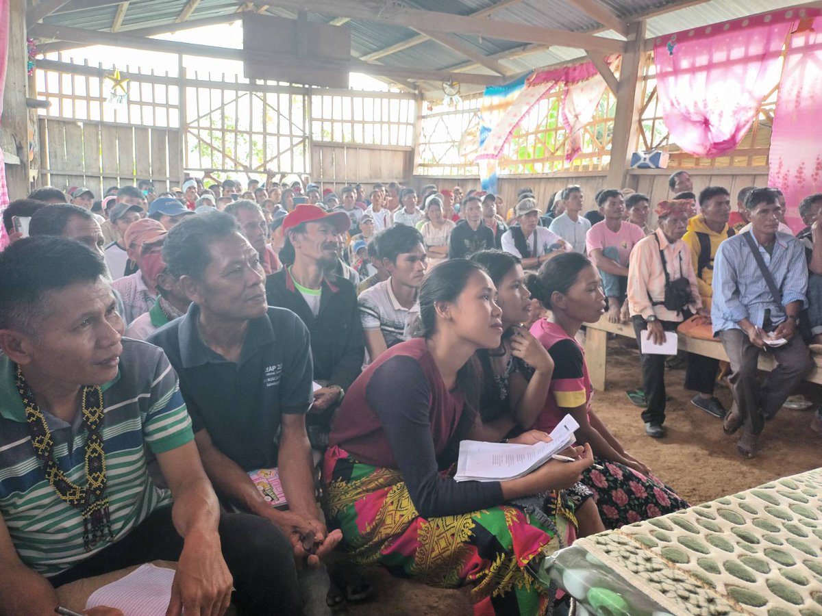 BarryGCarpenter's tweet photo. Manobo tribe pastors and leaders conference (Mindanao, Phil.) https://t.co/r326XaSEum