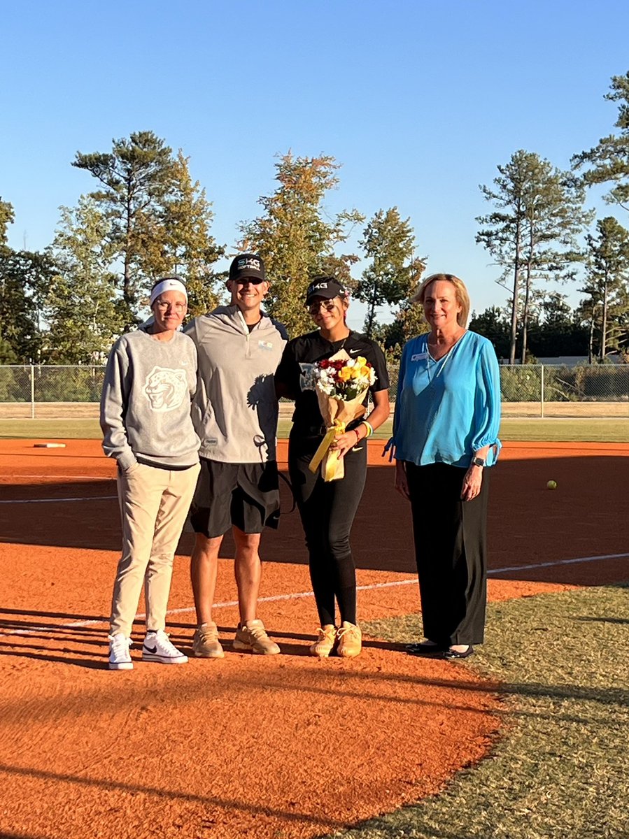 Awesome senior night for our senior <a href="/malissa_felbaum/">Malissa Felbaum</a>. She has worn the jersey with pride and is an incredible young lady. Special moment tonight as she crushes a 💣 to dead center in the 3rd. Love our #2!