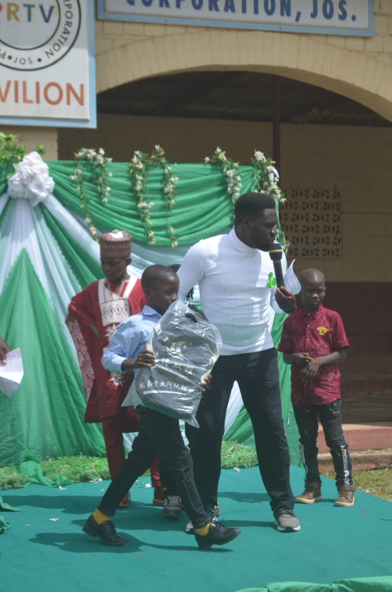 shola_faloye's tweet photo. Ever child went home with at least a gift.
Nigeria @62
To all those who encouraged and supported the Live Television independence show.

we are grateful 
#prtvc
#sharparrows
#unclesho
#sholafaloye https://t.co/2GQjBFo7MK