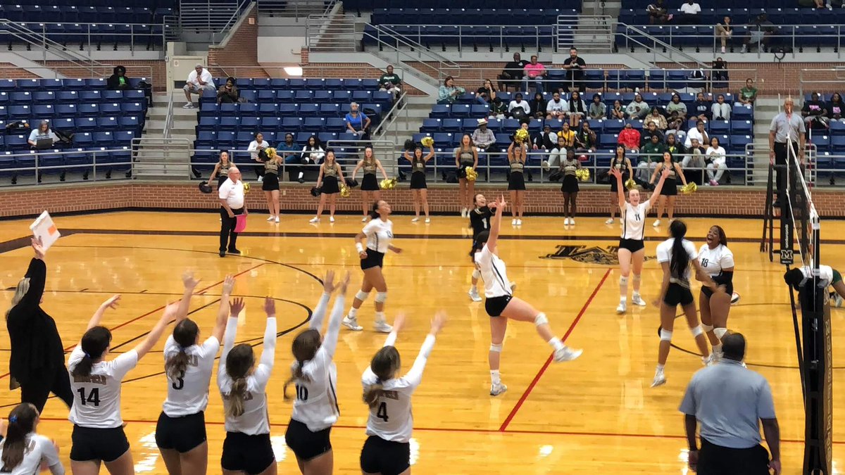 Mansfield_Vball's tweet photo. District SWEEP and TEACHER APPRECIATION NIGHT‼️ Thank you to all our amazing teachers for all you do! https://t.co/3n8KIOJQ8f
