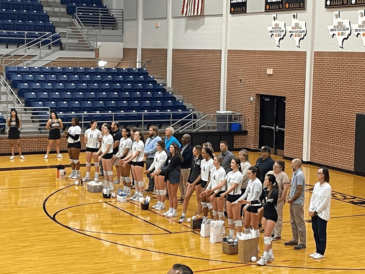 Mansfield_Vball's tweet photo. District SWEEP and TEACHER APPRECIATION NIGHT‼️ Thank you to all our amazing teachers for all you do! https://t.co/3n8KIOJQ8f