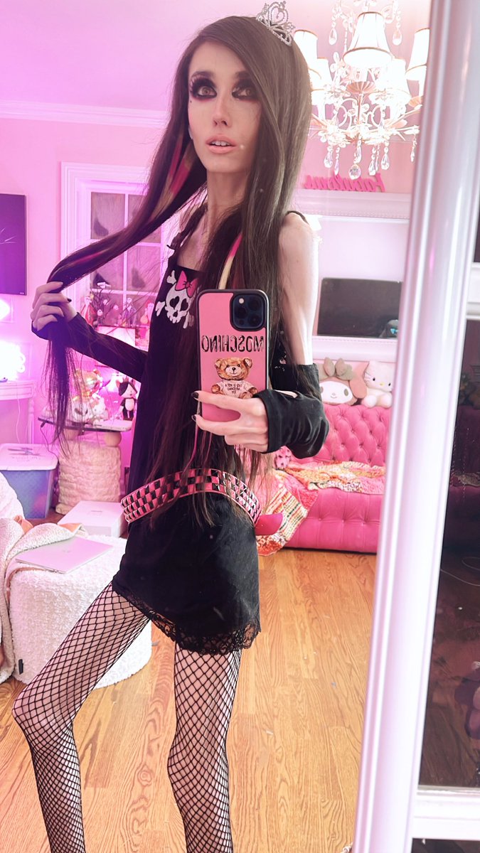 Eugenia Cooney tweet media