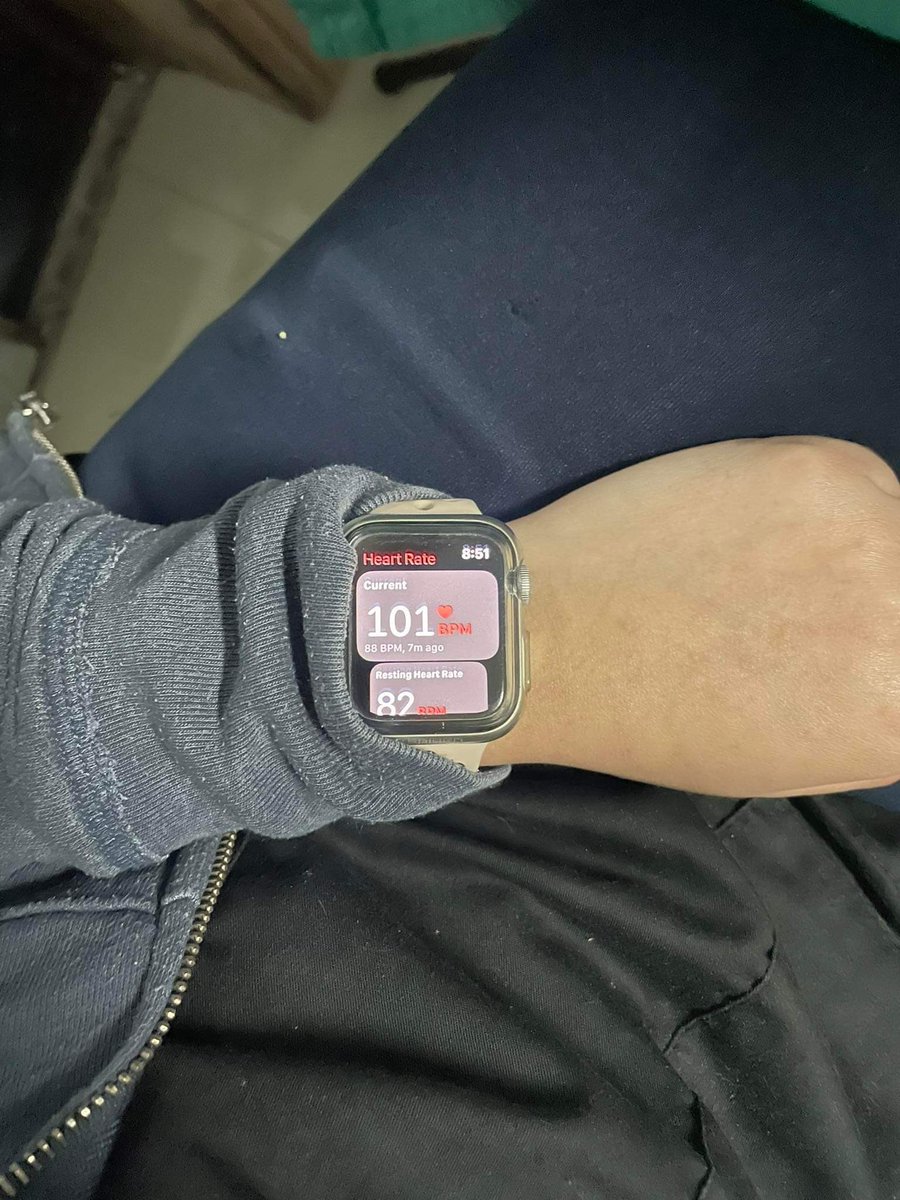 biancaocamps's tweet photo. Everyday nag-papalpitate kasi alam kong nalalapit na mag umpisa ang Slavery years. 

My new usual resting HR. Char 😅 I used to have 60s resting heart rate. Hahaha https://t.co/0FWohuwVo9