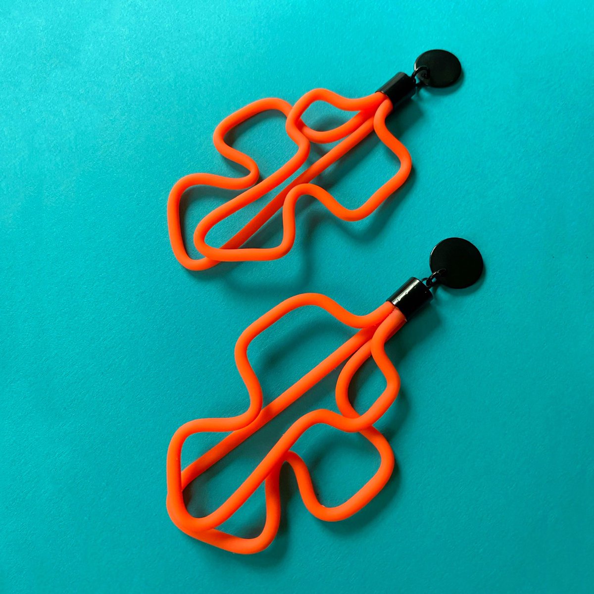 KNOTpredictable's tweet photo. Our Scribble Collection is dropping soon! Stay tuned! 👀⚡️❤️‍🔥

#KNOTpredictable #artwear #madeinpuertorico #ethicallymade #sustainablefashion #handmade #shopsmall https://t.co/DOj11yWn92