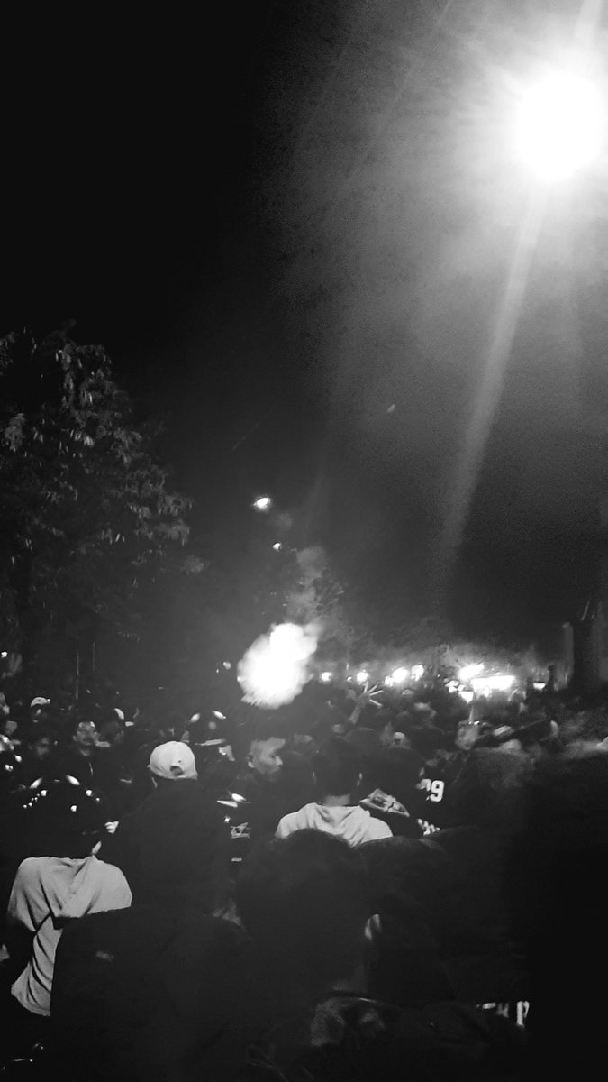 smtxppsm's tweet photo. Do'a yang selalu kita kirim untuk saudara kita di Malang 🥀💙
Dan kali ini, Stadion Mandala Krida menjadi saksi perdamaian . https://t.co/vNcu70sHGa