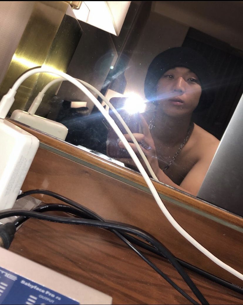 ugly ass shit on his head but he looks fine 😩😩
