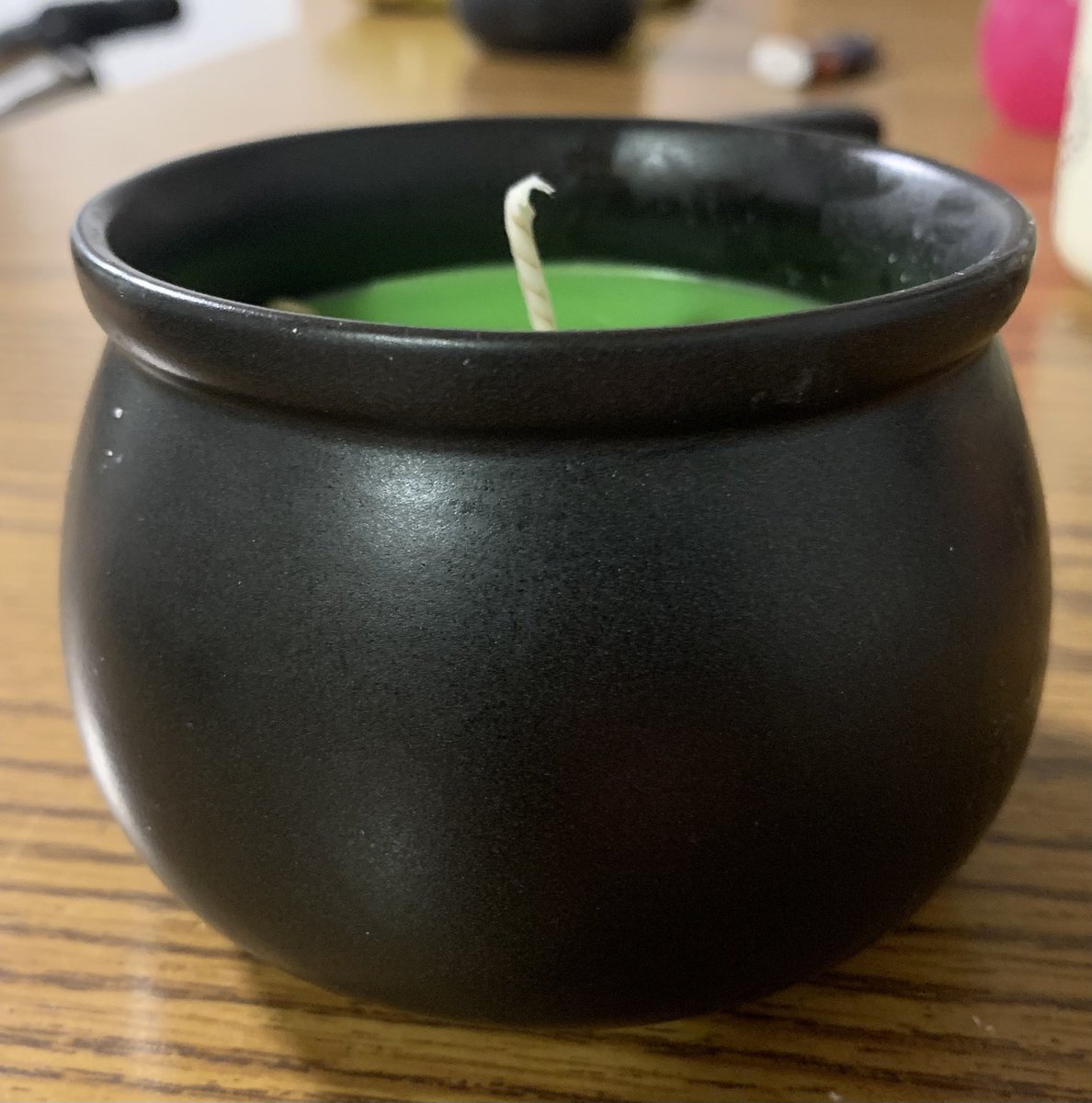 roan_does_art's tweet photo. a witch’s brew candle I made for spooky month https://t.co/rYQcWgYkQJ