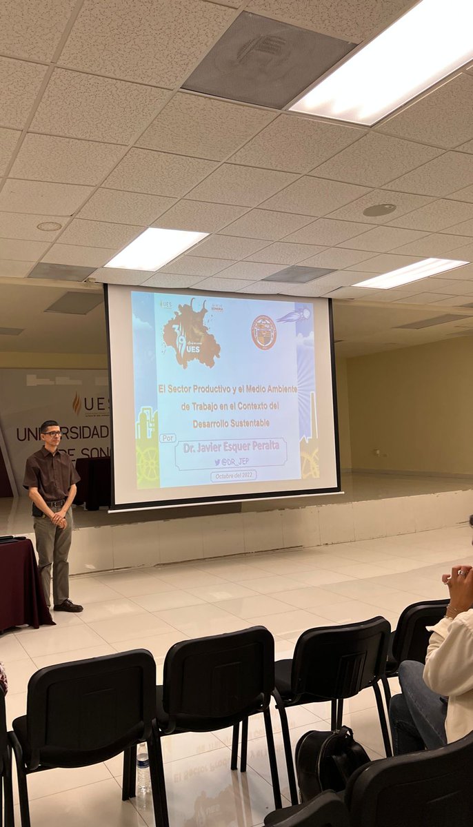 DR_JEP's tweet photo. Muy contento de haber participado con la charla "El Sector Productivo y el Medio Ambiente" 🏭🍃 como parte de los festejos del 39 Aniversario de la @UES_MX 🥳. Gracias a mi preciada sobrina @laurawoolfolk y colegas por la invitación 😊. https://t.co/XTC1xneNCp