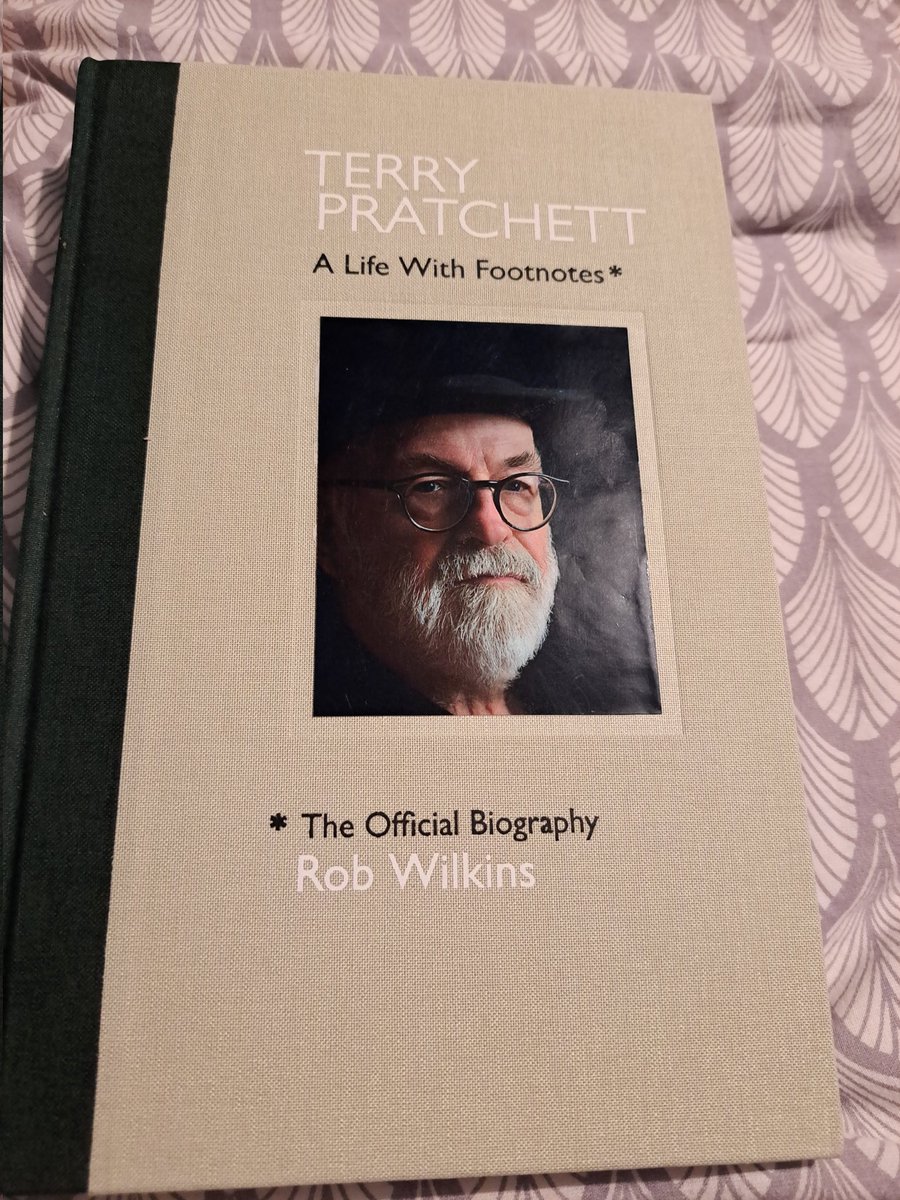 colsreynolds's tweet photo. @rhipratchett @terryandrob Thanked the post lady profusely this morning,  couldn't wait to get home all day ! https://t.co/ctSjmrwvFN