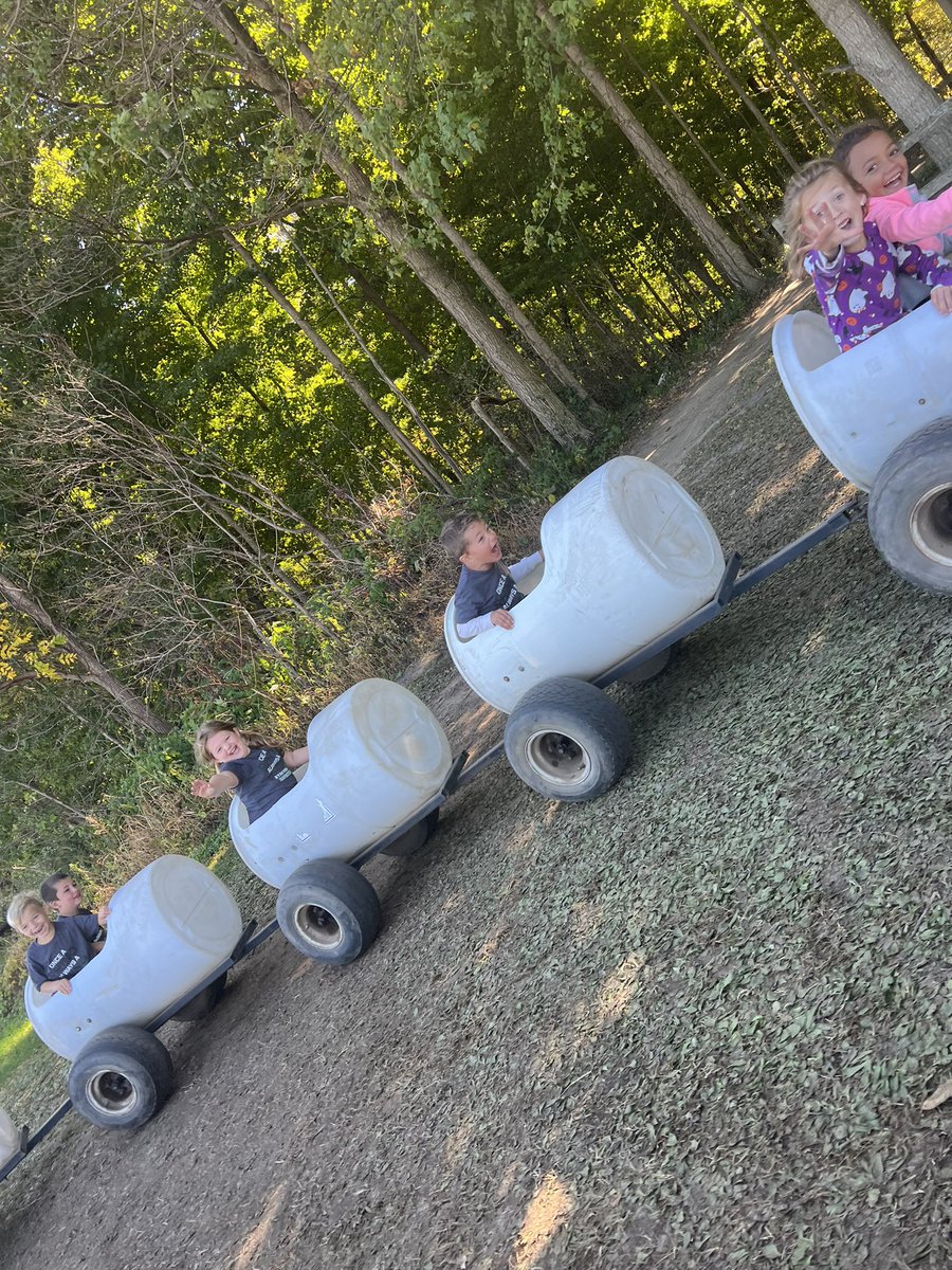 hartmankinder's tweet photo. Field Trip Day!! Kindergarten had a blast at Stroh’s Apple Orchard and Ridenour Acres! The joy really shows on the last picture! #APride https://t.co/S74fGv88vW