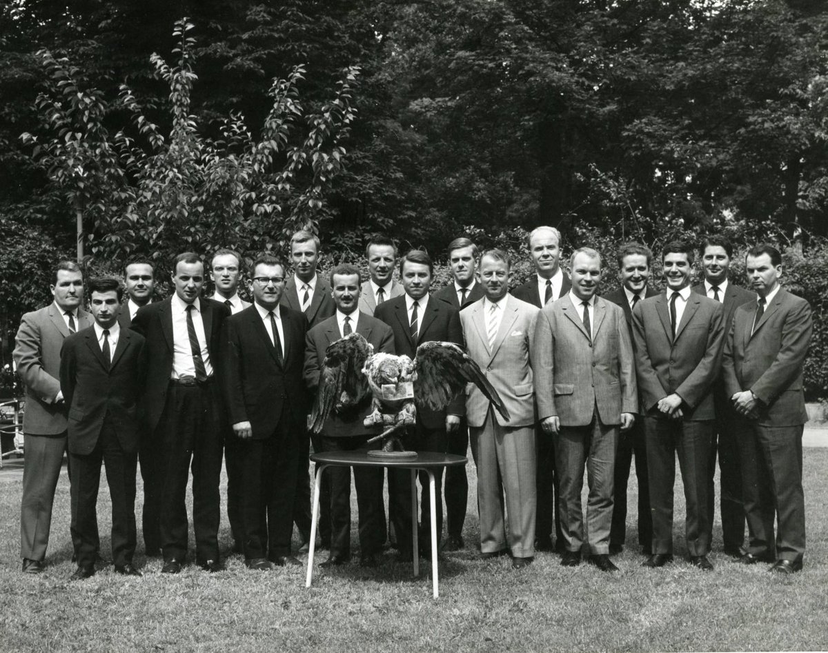 JustCodeCulture's tweet photo. CBI Image o' Day. CDC Adv. Sales School, London, 1966. At CDC, like IBM..., sales was a gender biased space w/ nearly no women in 60s. 100 pound note in beak of stuffed eagle on table. #salesmen #salespersons #gender #history #historyofmasculinity #endgenderingbusiness https://t.co/GPtjDfyQOn