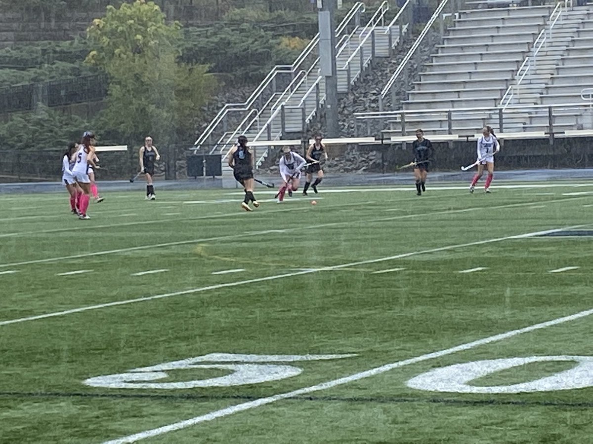 Conditions were tough today as we faced off against our cross town rivals. 
PN 1
PS 0
Megan Hanna, assisted by Maeve Campbell. Lily Johnson with another shut out in goal! 🦅🏑👊