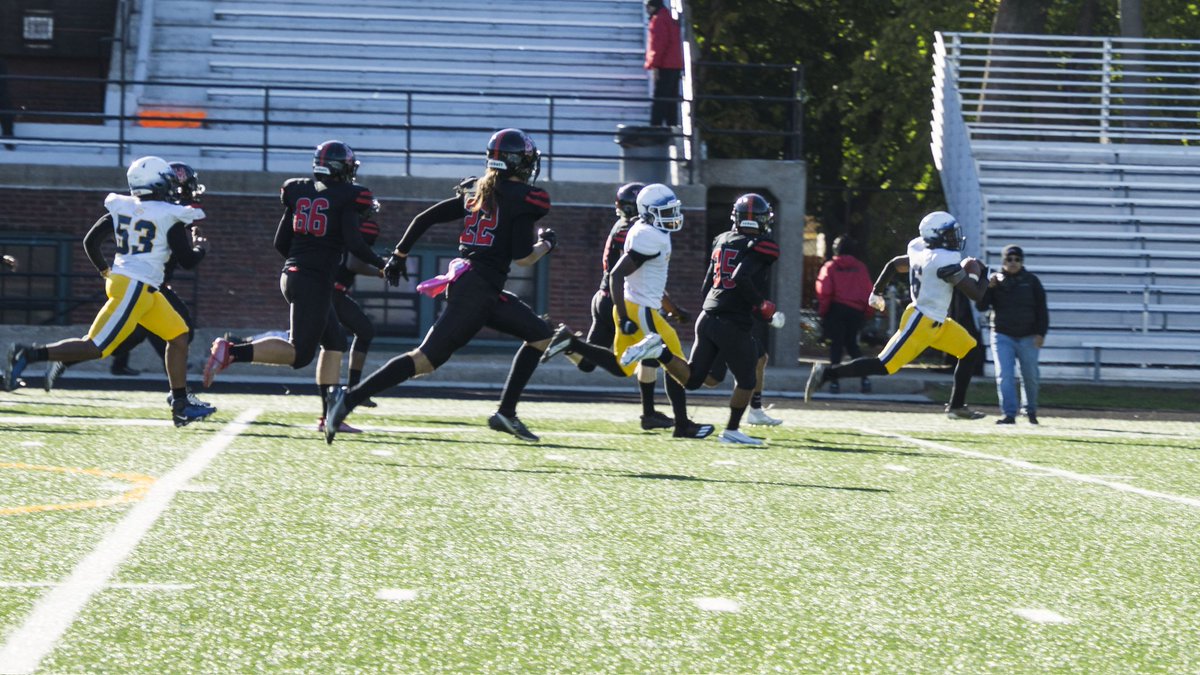 CThaoc's tweet photo. When your the Running Back Coach and your Back carries 21 times and scores 5TD and gains 303yrds in a game. I'm sure as the position coach you're doing your job well...
#coachD #runningbacksCoach #6for6 https://t.co/TyZPyDQE0u