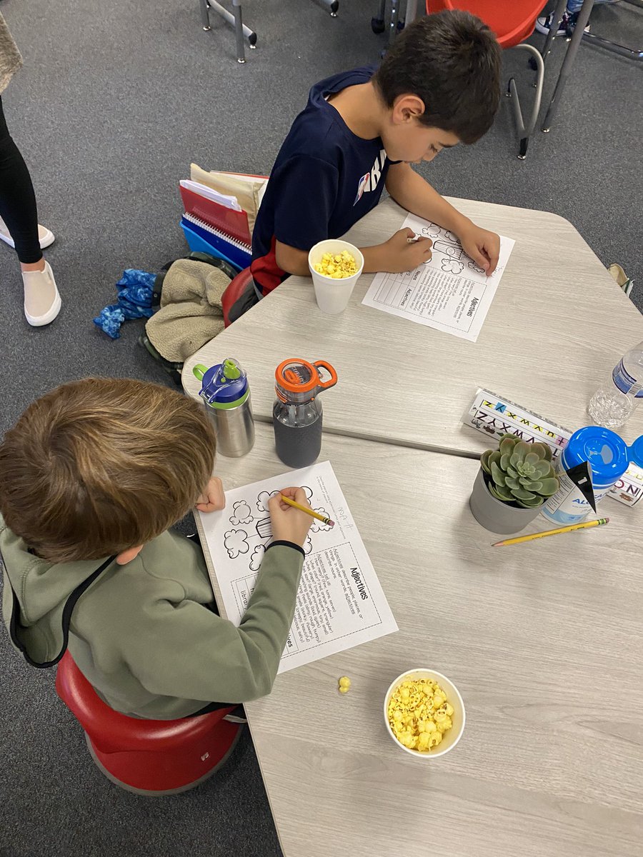 mrscdennison's tweet photo. To help us with our opinion writing, we are working on using more descriptive words to describe things we like instead of just nice and good. To help us think of more descriptive words we ate some 🍿 for inspiration! Words we found- crunchy, greasy, salty &amp; so many more! https://t.co/9eJ7K1dLAc