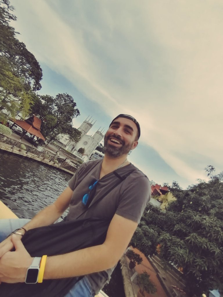 sergibeba's tweet photo. Viatjar és felicitat!
#happy #traveler #malacca #malasia #malasia #kualalumpur #backpaker #mochilero #bearpic #beard #beardcelona #beardboy #instabeard #beardtop #beardgram #barba #barbudo #beardgay #beardtop #gaybcn #scruff #instascruff #woff #catalanmale #male https://t.co/o0FioqHqOz