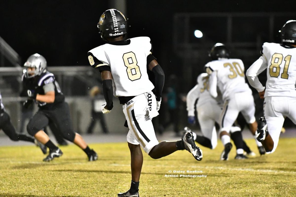 iMichaelMM's tweet photo. Senior @AmiriR_8 of @MCHSFB has only given up (1) catch in 6 games… 

25 Tot tackles 23 Solo tackles 4 TFL 
1 int 2 pass deflections 
1 fumble recovery 

@SCSportsSource @peedeesportss @HighSchoolBlitz @EndZoneWPDE https://t.co/qUmaScol5f