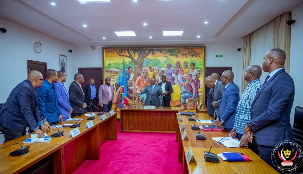 MarcelMUBENGA2's tweet photo. Grève des médecins en RDC, la délégation du  SYNAMED salue la détermination du 1er Min. #LukondeSama à trouver d  solutions à leurs revendications.  Après échange avec le PM, le SYNAMED appelle les médecins à garder l'espoir et à participer à l'atelier qui s'ouvre ce mercredi. https://t.co/j4dxOYlW37
