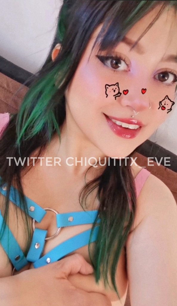 chiquititx_eve's tweet photo. La carita 👉👈 / las bubis 😳
te gustan? 🥺 Dejame cariñitos en comentarios que ando regalonaaaa >< 
🌸Todas mis cositas explicitas en el link de comentarios 💦🤭 https://t.co/BwY9NdawLs