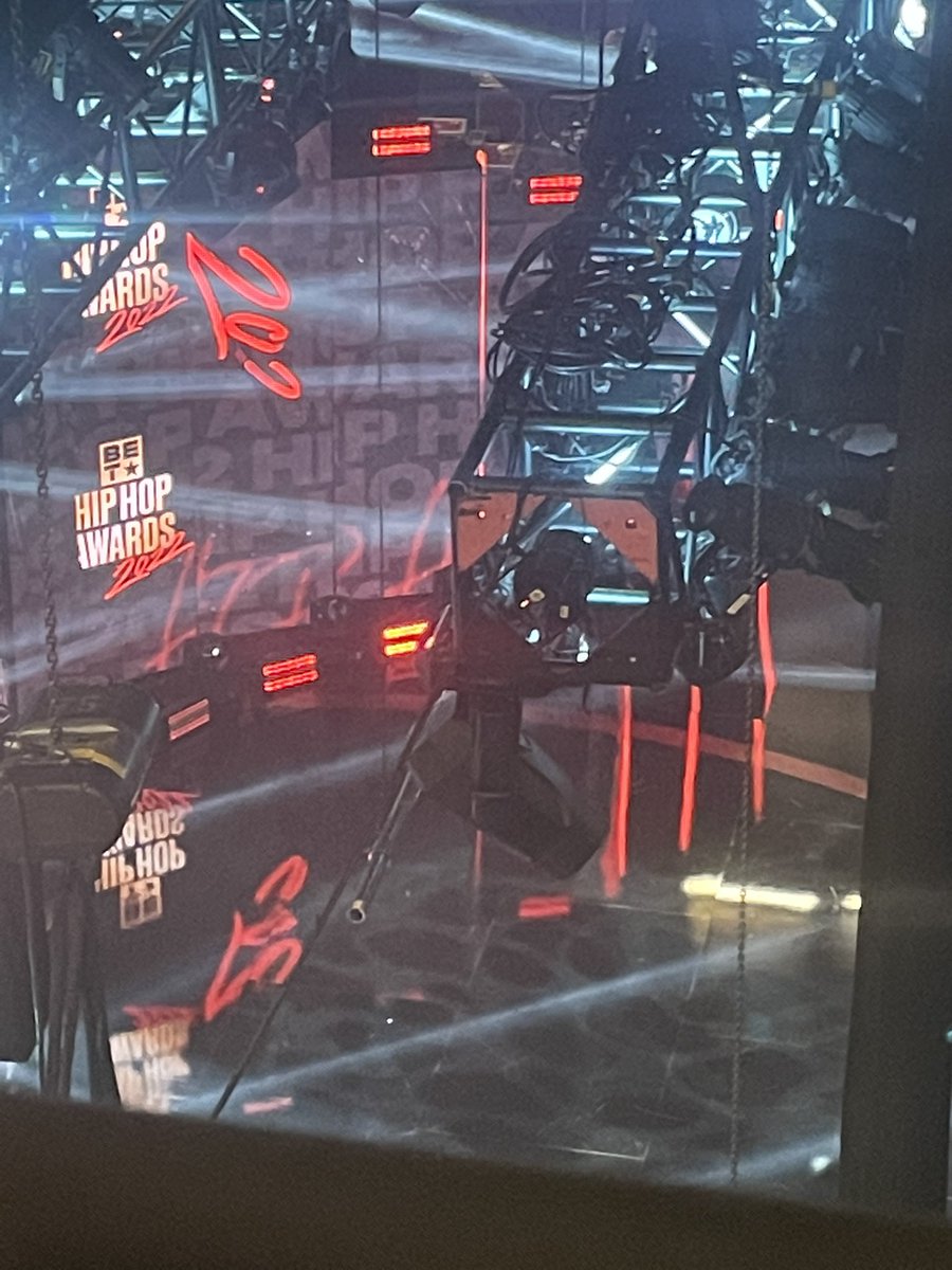hlbfilmscasting's tweet photo. #BETHipHopAwards22 #workedit #builtit #stagehands #bet #SubscribeNow #onyoutube https://t.co/pvwsonDhZ7