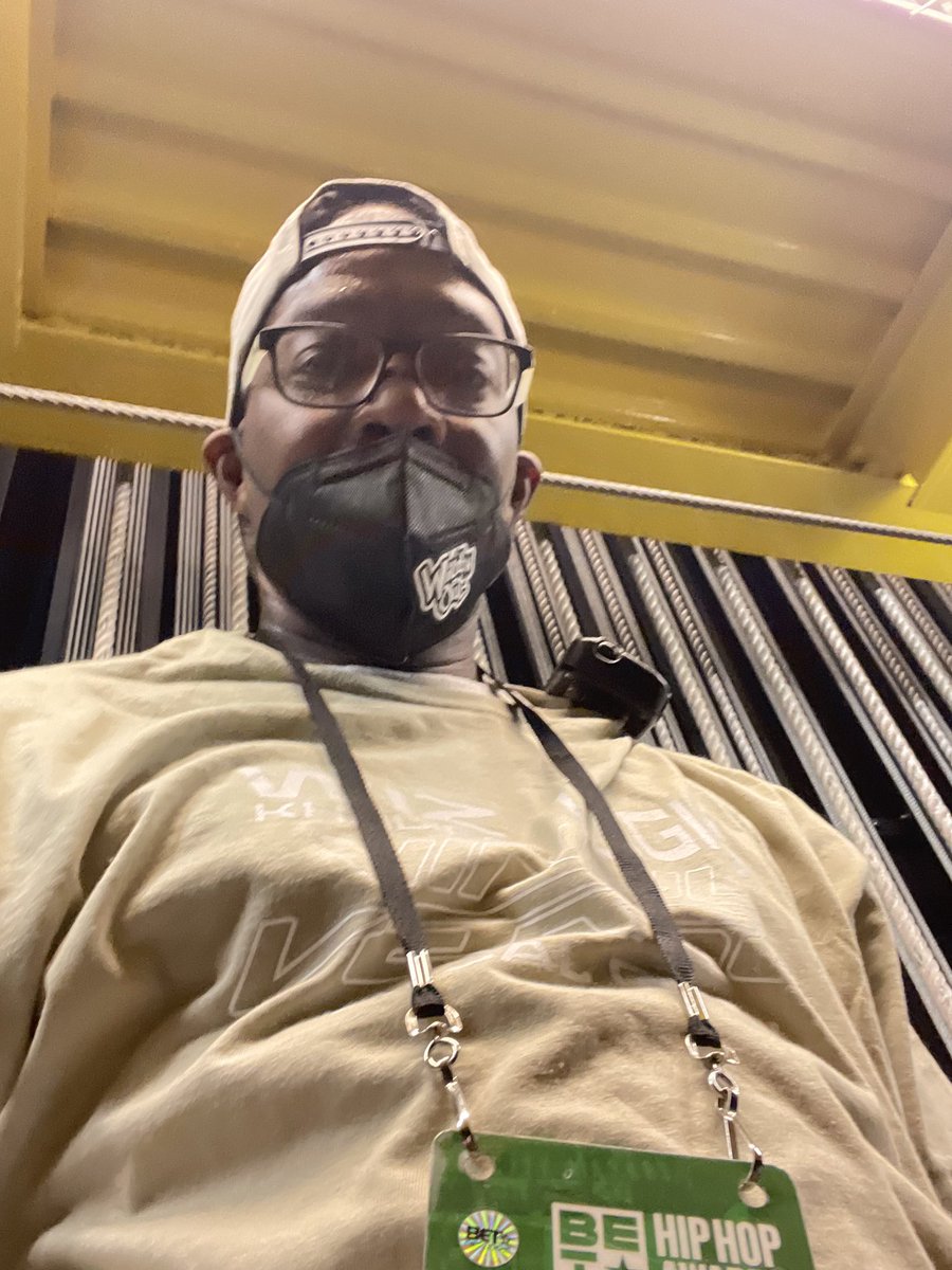 hlbfilmscasting's tweet photo. #BETHipHopAwards22 #workedit #builtit #stagehands #bet #SubscribeNow #onyoutube https://t.co/pvwsonDhZ7