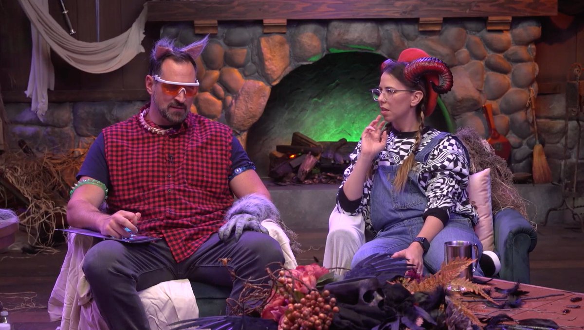 firefly_spirit's tweet photo. There are two types of couples #CriticalRole #4sideddive https://t.co/392XWZF2WZ
