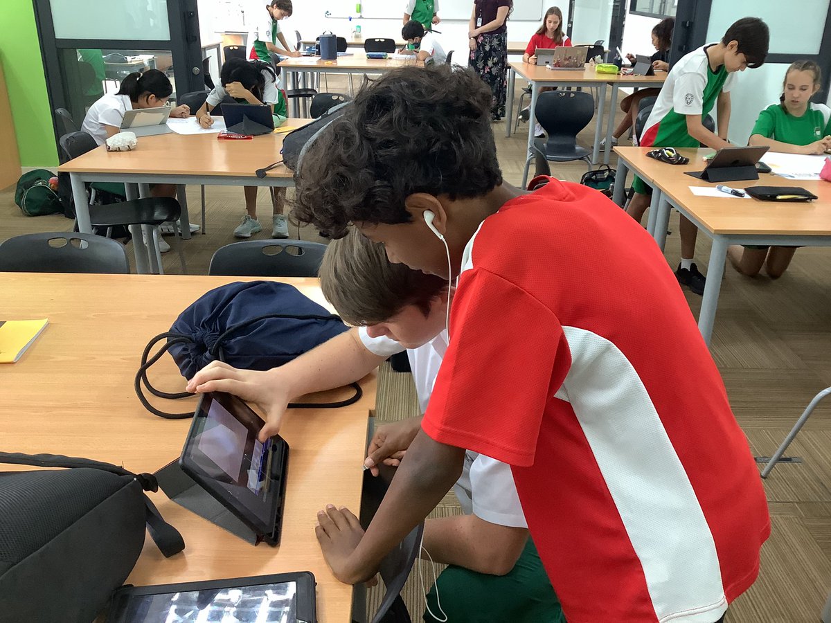 Year 8 French 🇫🇷 and Spanish 🇪🇸 are celebrating the UK #NationalPoetryDay by creating their own versions of poems by Robert Desnos and Gloria Fuertes. The competition will be judged by our Languages Prefects - bonne chance &amp; suerte! <a href="/AliceSmithSch/">Alice Smith School</a>