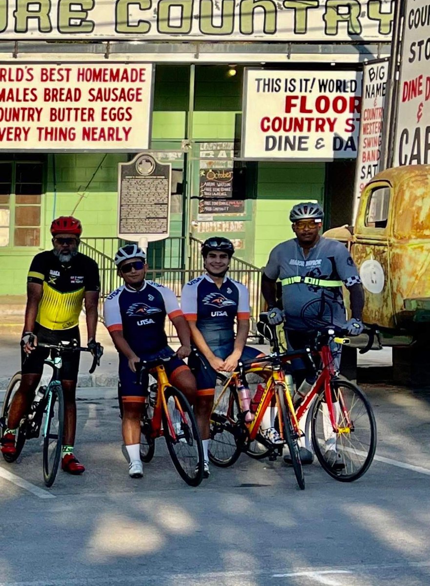 SATaylorCycling's tweet photo. Helotes Tuesday evening ride with MTCCSA. https://t.co/utRYq6vMCk