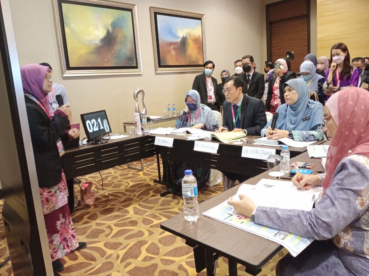 ihsr_my's tweet photo. [Live Update] Poster presentation competition happening at the foyer

#QAConvention2022
#KonvensyenQA2022
#IHSR #JKNPP #MSQH https://t.co/DQkOaGyNNU
