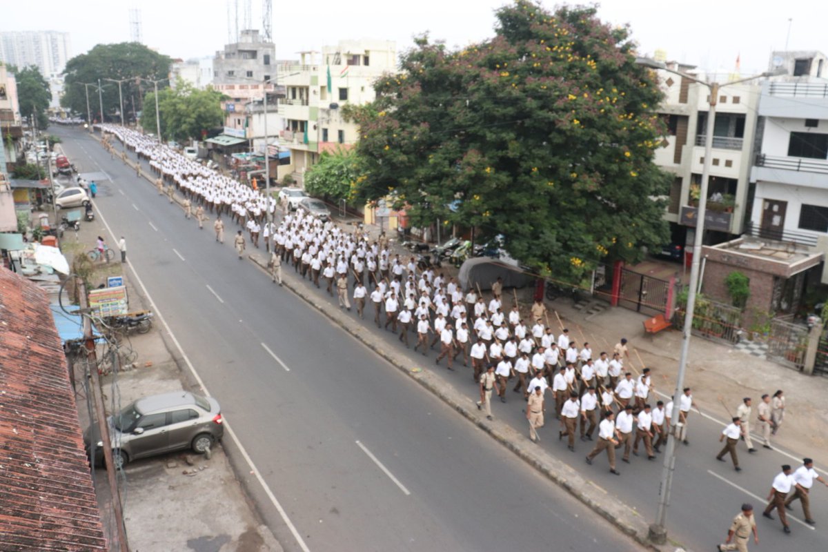 Yuvraj721's tweet photo. #RSSVijayadashami2022

Great Moment 🚩🚩 https://t.co/uklYDJ1sIH