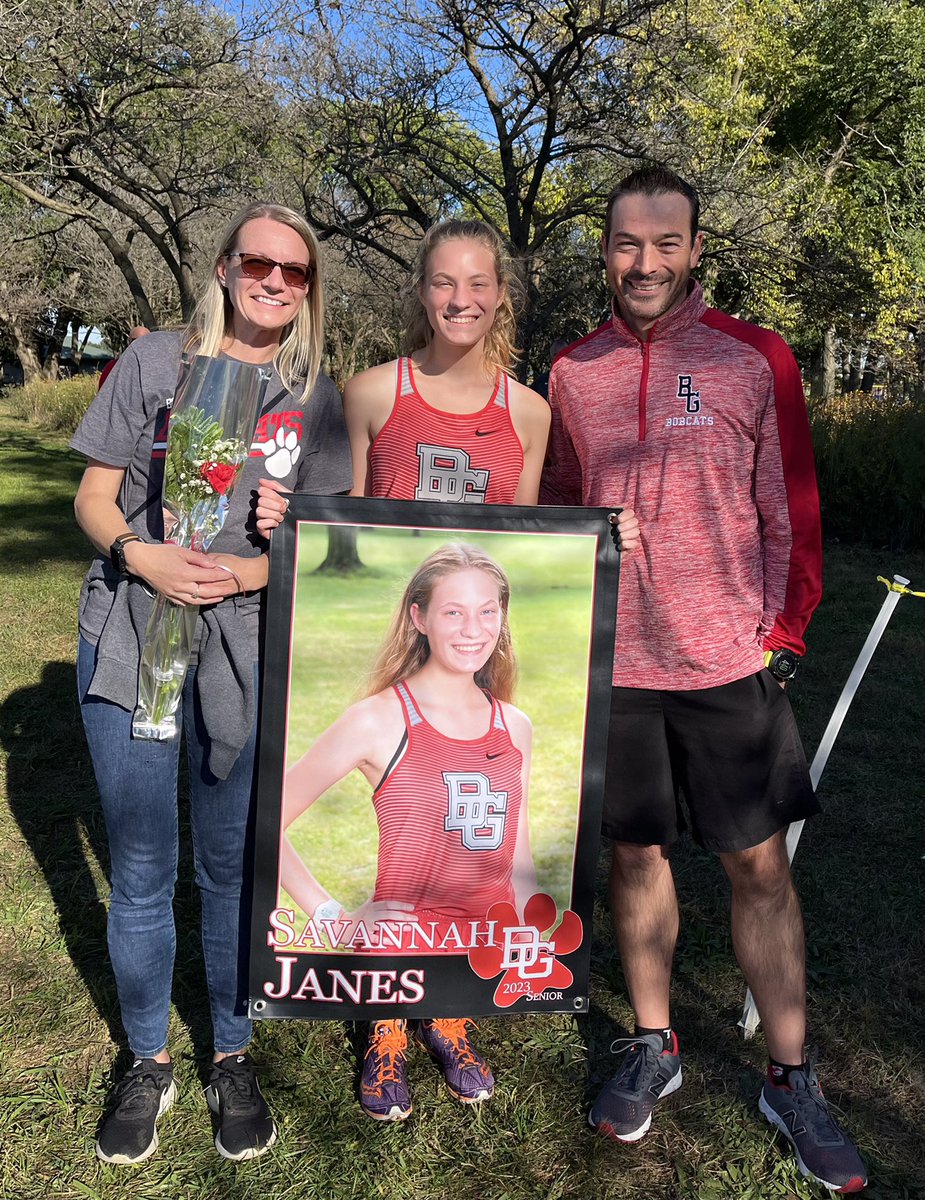 bghs_cc's tweet photo. Celebrating our seniors tonight!Thank you Faeth, Londyn, Megan, Savannah for all of the hard work and effort you put into your years of Bobcat Cross Country!  @BGHS_AD https://t.co/8f0NuTPccR