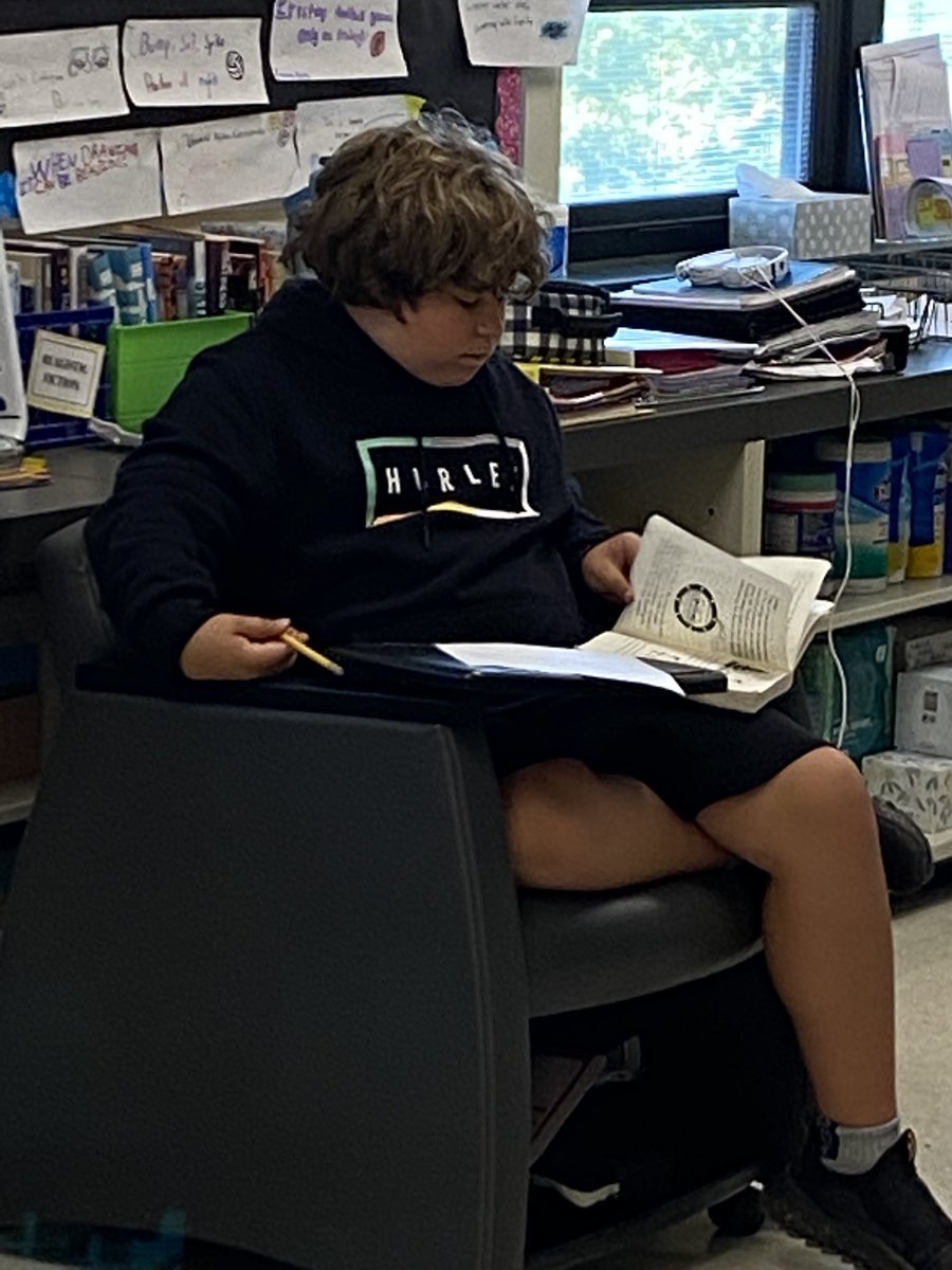 7RubyPPMS's tweet photo. Doing what we do in the ELA classroom🔥 #annotate #infer #textevi #metacog @PPMS_SDE https://t.co/MrdJqJ4gDu